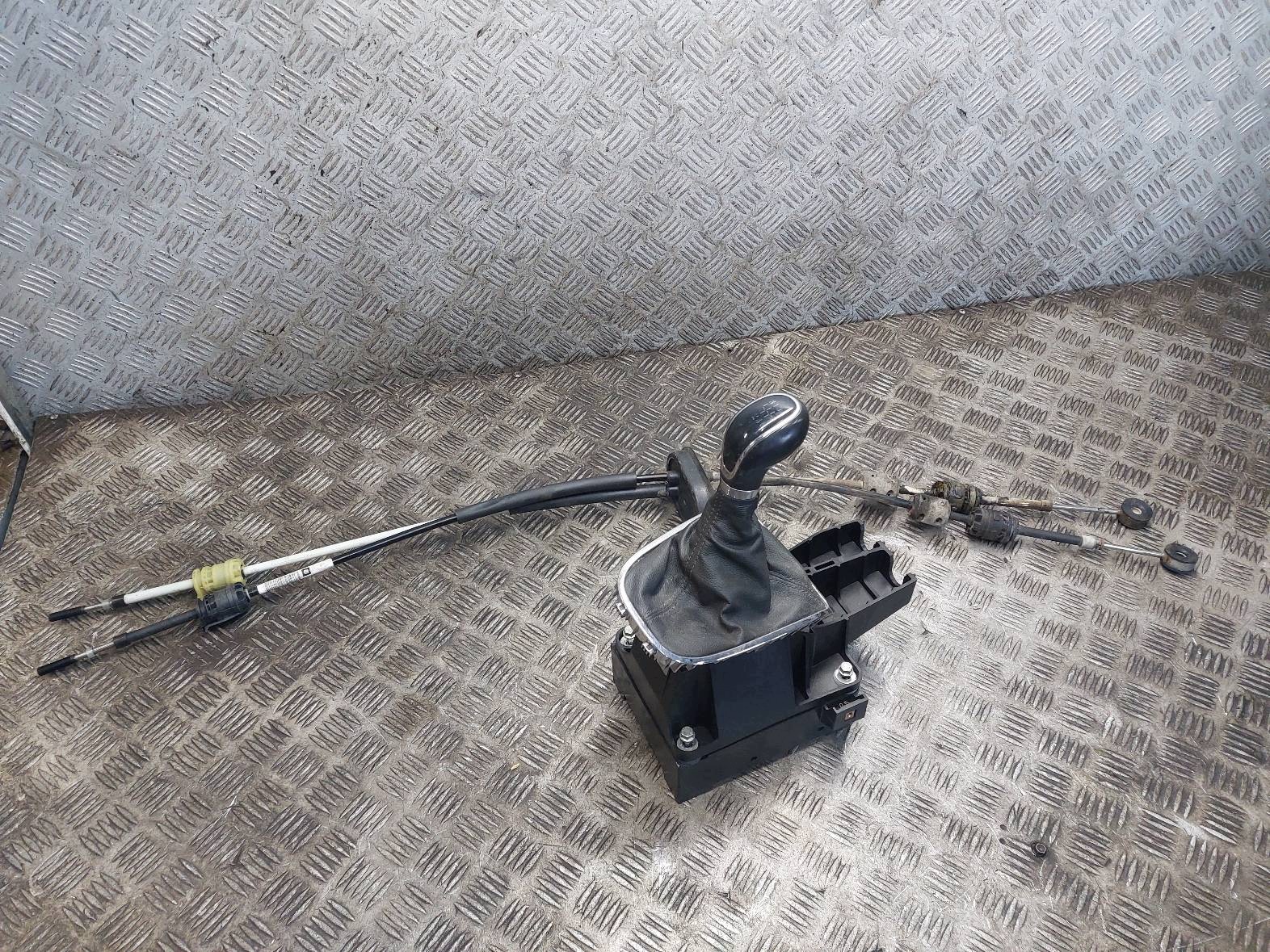 Alavanca de Mudanças Opel Insignia A OEM 55563829 - Usado image 2