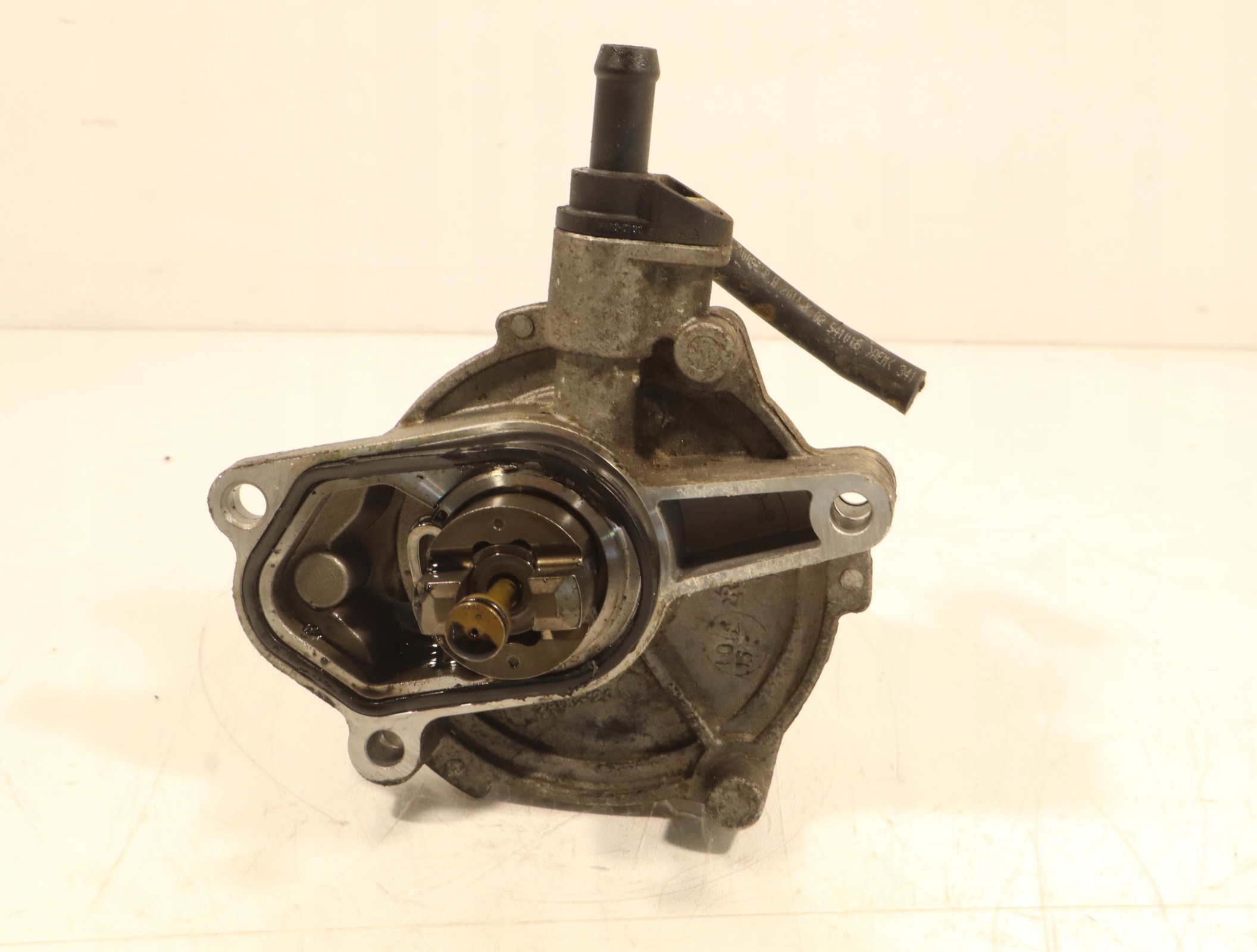 Tyhjiöpumppu OEM 28810-2A101 Hyundai i30 1.6 CRDI:lle