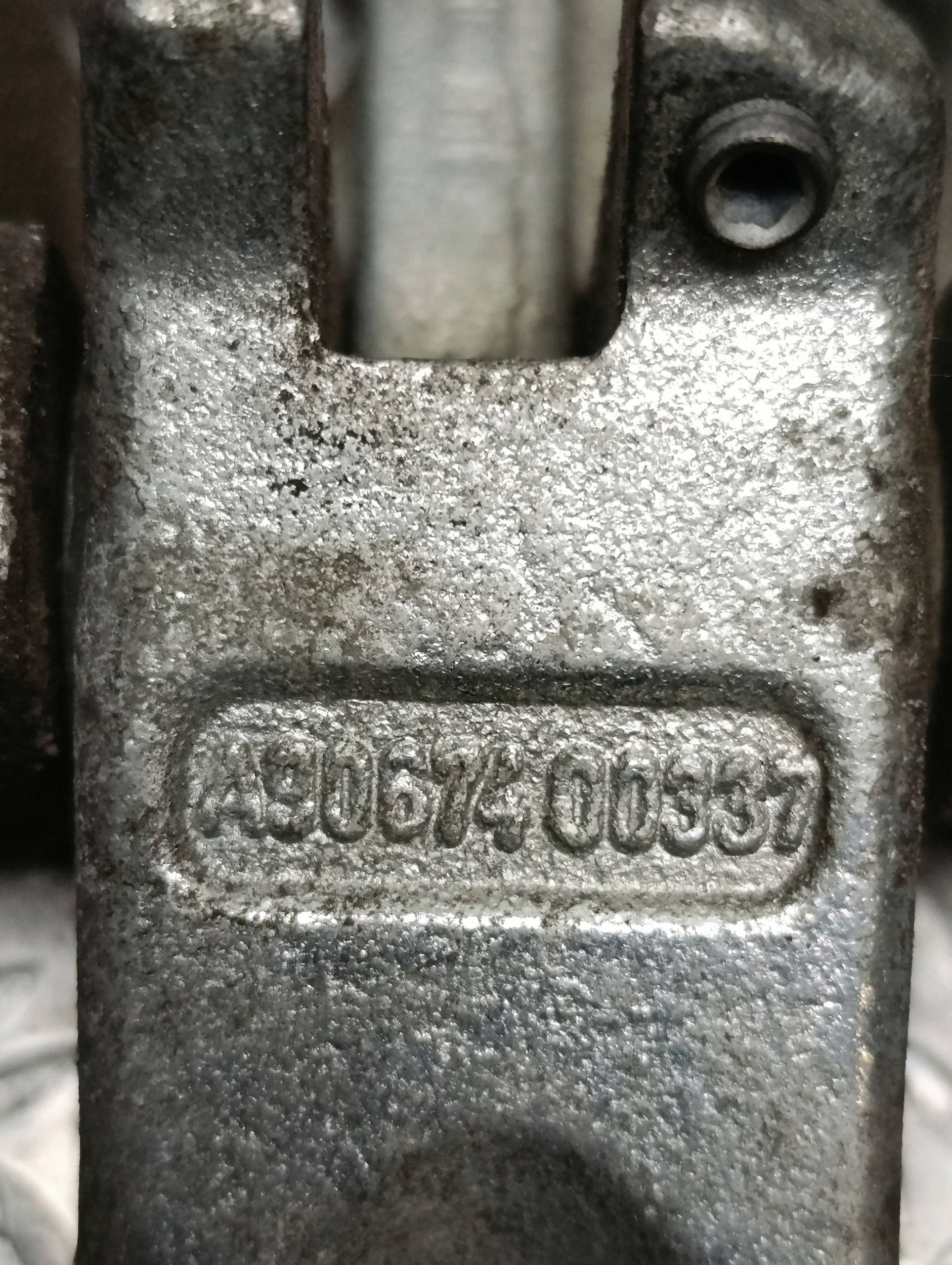 Mercedes Sprinter W906 achterdeurscharnieren OEM 9067400337 image 5