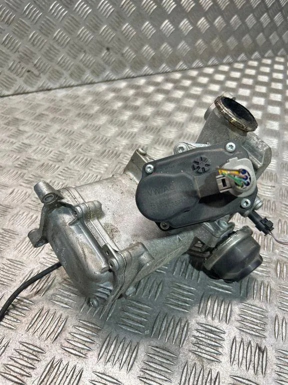 EGR-jäähdytin OEM 059131515CG Audi A4 2.97L Diesel image 3