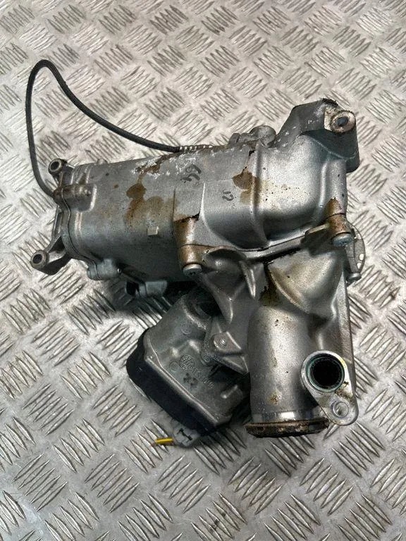 EGR-jäähdytin OEM 059131515CG Audi A4 2.97L Diesel image 5