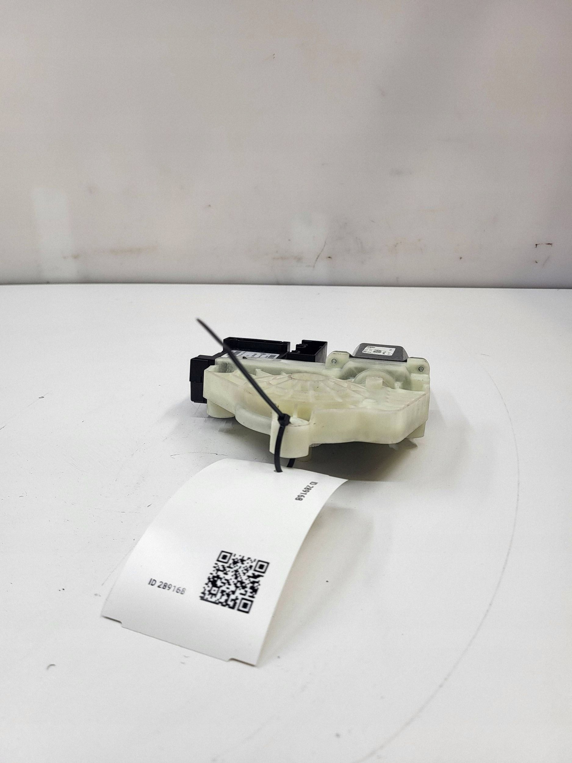 Etulasi-ikkunan moottori OEM 5K0959793A VW Golf Plus:lle