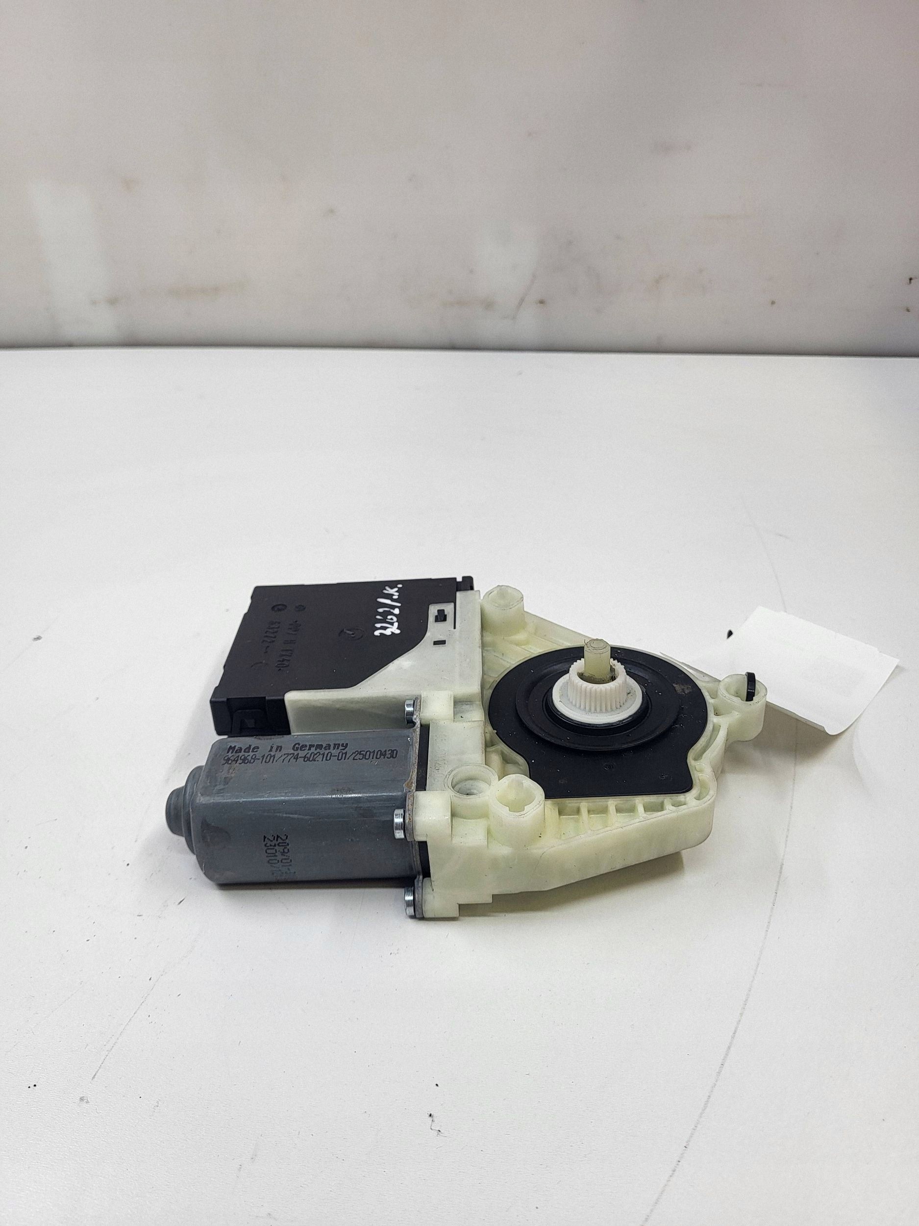 Motor de ventanilla delantera OEM 5K0959793A para VW Golf Plus image 10