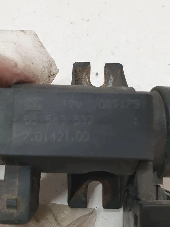 Válvula EGR OEM 55563532 para Saab 9-3 2.0T Aero image 3
