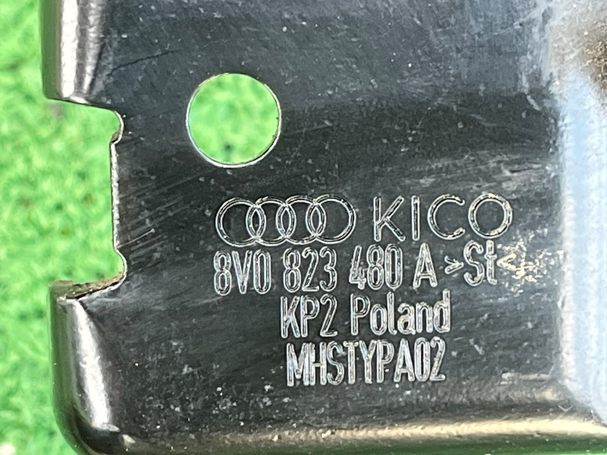 Audi OE 8V0823480A Verrou de Capot Occasion image 3