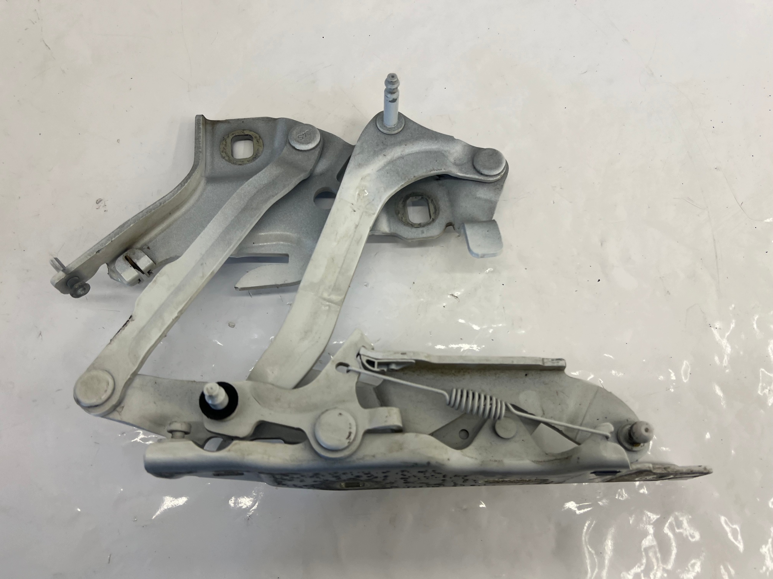 Dobradiça do Capô Esquerda Dianteira OEM 8W0823301E Audi A4 B9 image 2