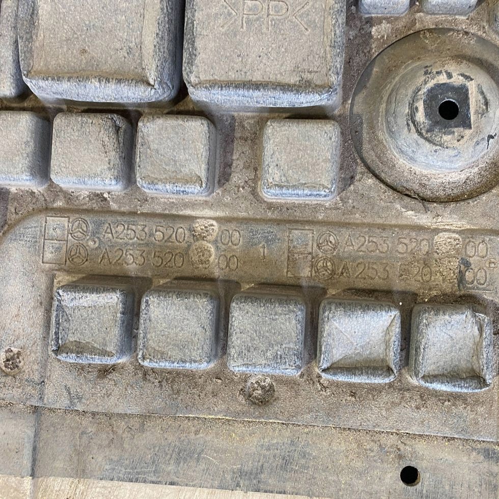 Getriebeabdeckung Mercedes-Benz GLC OEM 2535201300 image 6