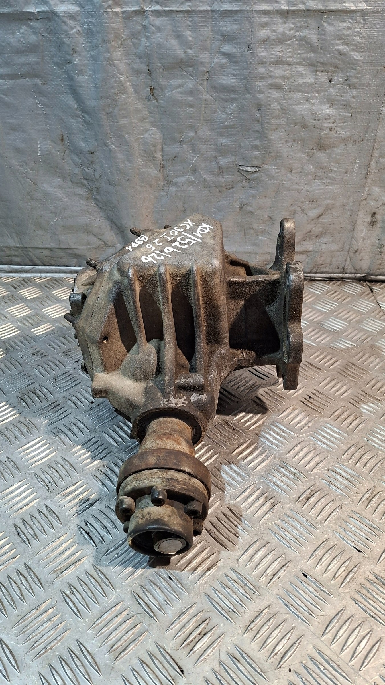 Volvo XC90 I 2.4D Reductor de ángulo OEM 30735299 image 2
