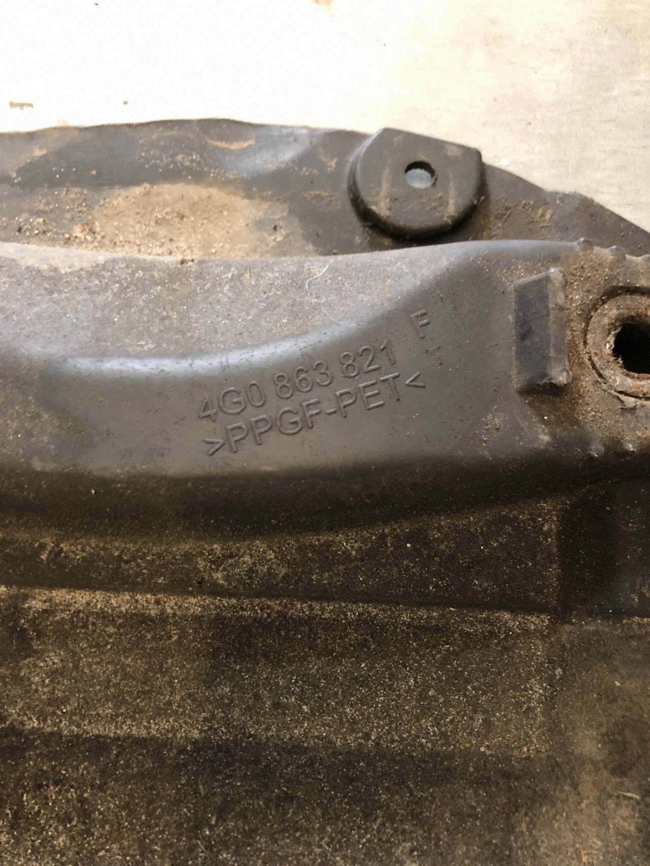 Cubierta motor Audi A7 C7 OEM 4G0863821F - Usado image 4