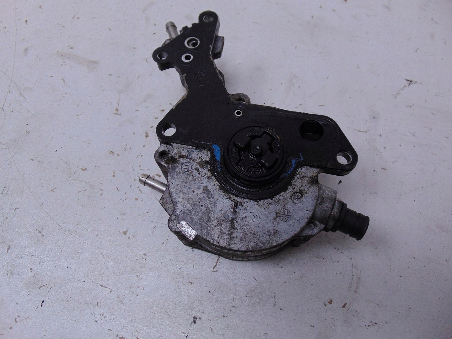 Bomba de vácuo OEM 038145209Q para VW Golf V 1.9 TDI image 3