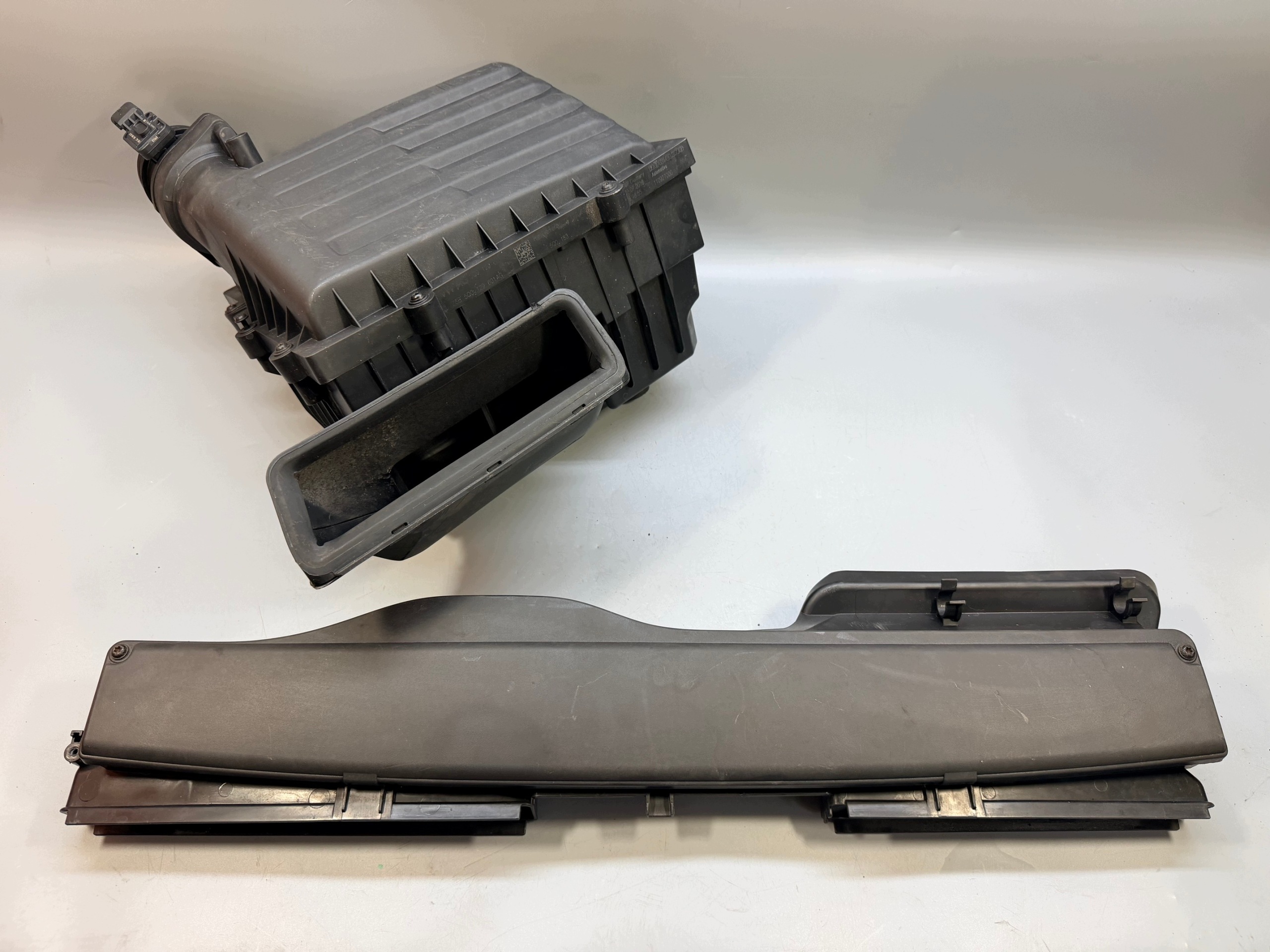 Luftfilterhus OEM 5Q0129607AE för VW Golf VII image 2