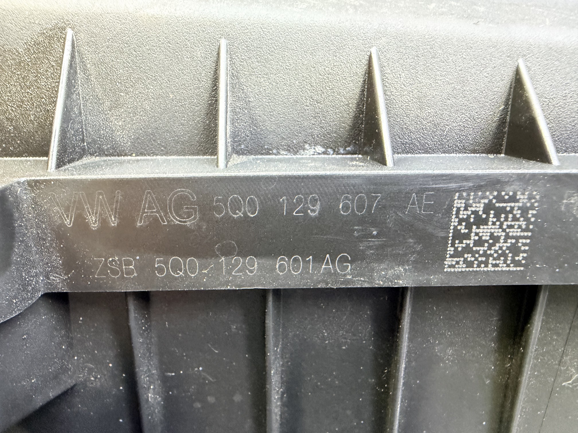 Luftfilterhus OEM 5Q0129607AE för VW Golf VII image 3