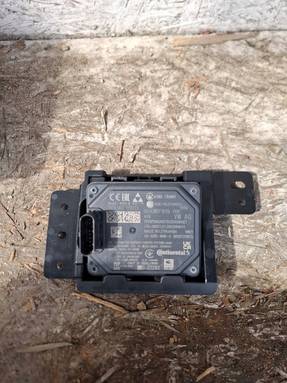 Ford Capri EV Etupuskurin Harja OEM 1EA907819