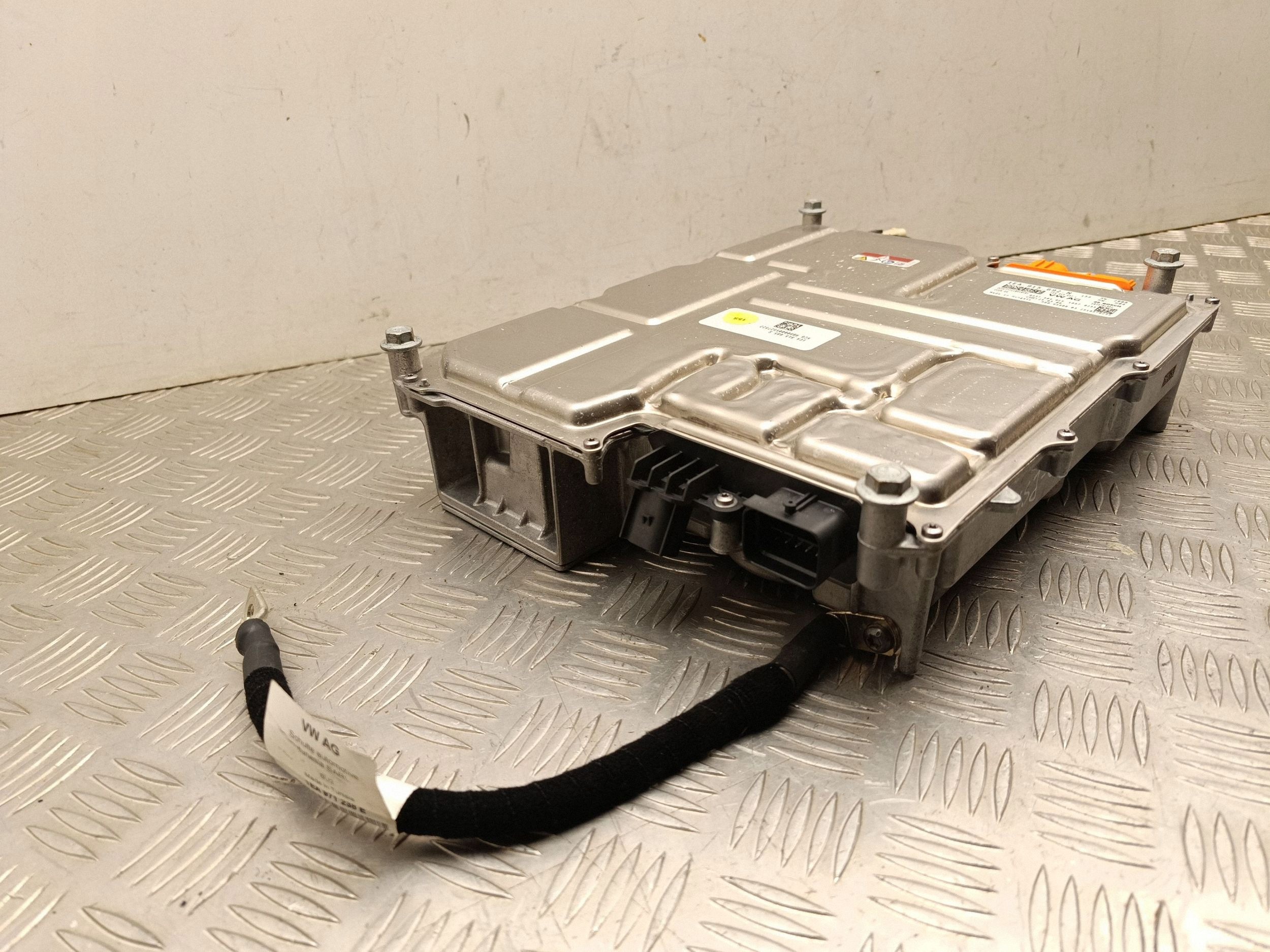 Volkswagen ID.4 Elroq Jännitemuunnin OEM 1EA915692N