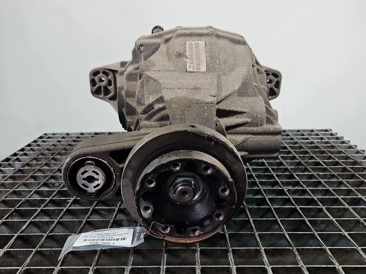 Jeep Taka-akselin Differenssiaali OEM P68184737AB - Käytetty