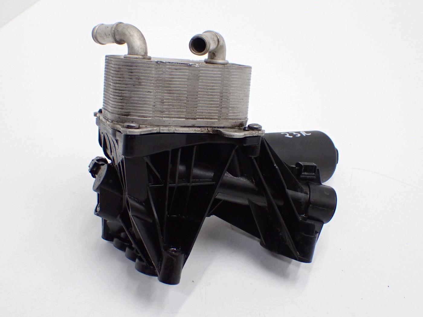 Öljynsuodattimen Pohja OEM 05L115389AF Skoda Octavia IV