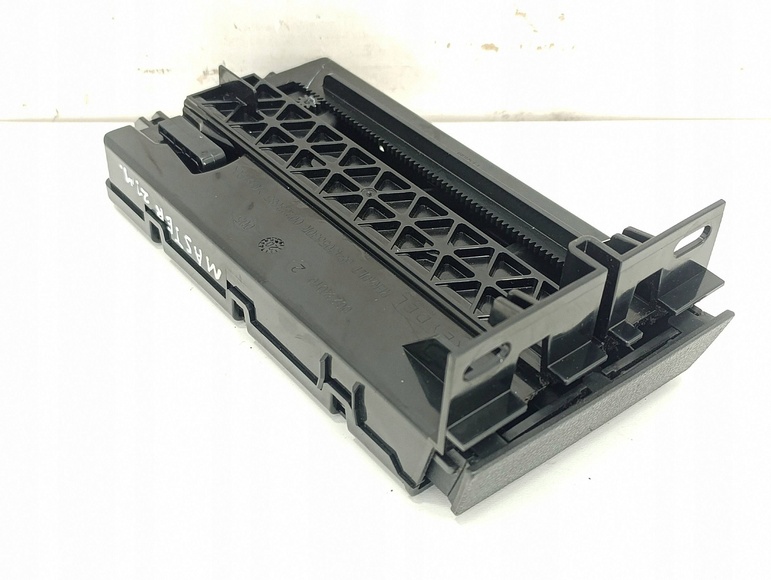 Muggfäste OEM 684305630R för Renault Master III image 2