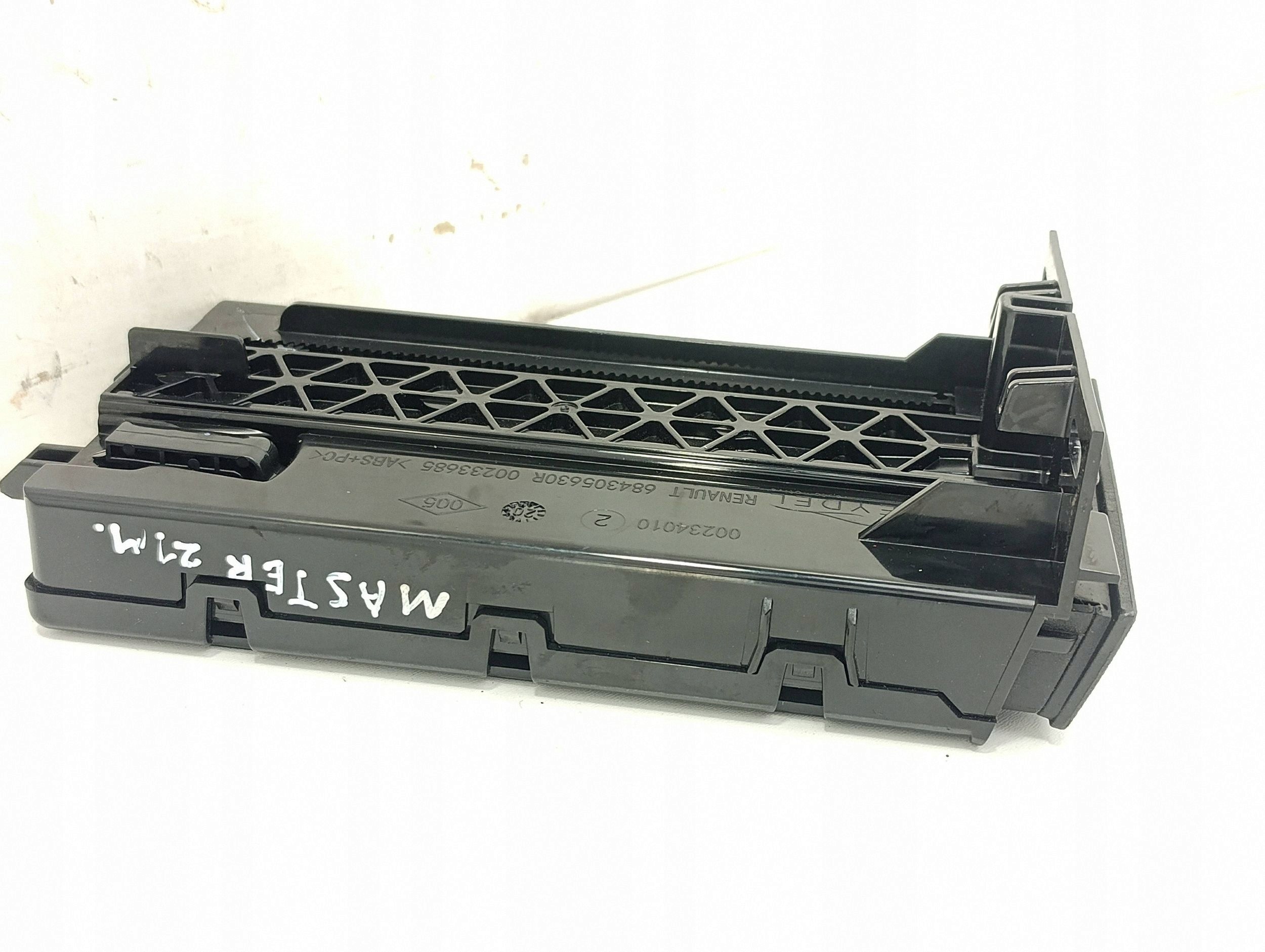 Mukiteline OEM 684305630R Renault Master III -pakettiautoon