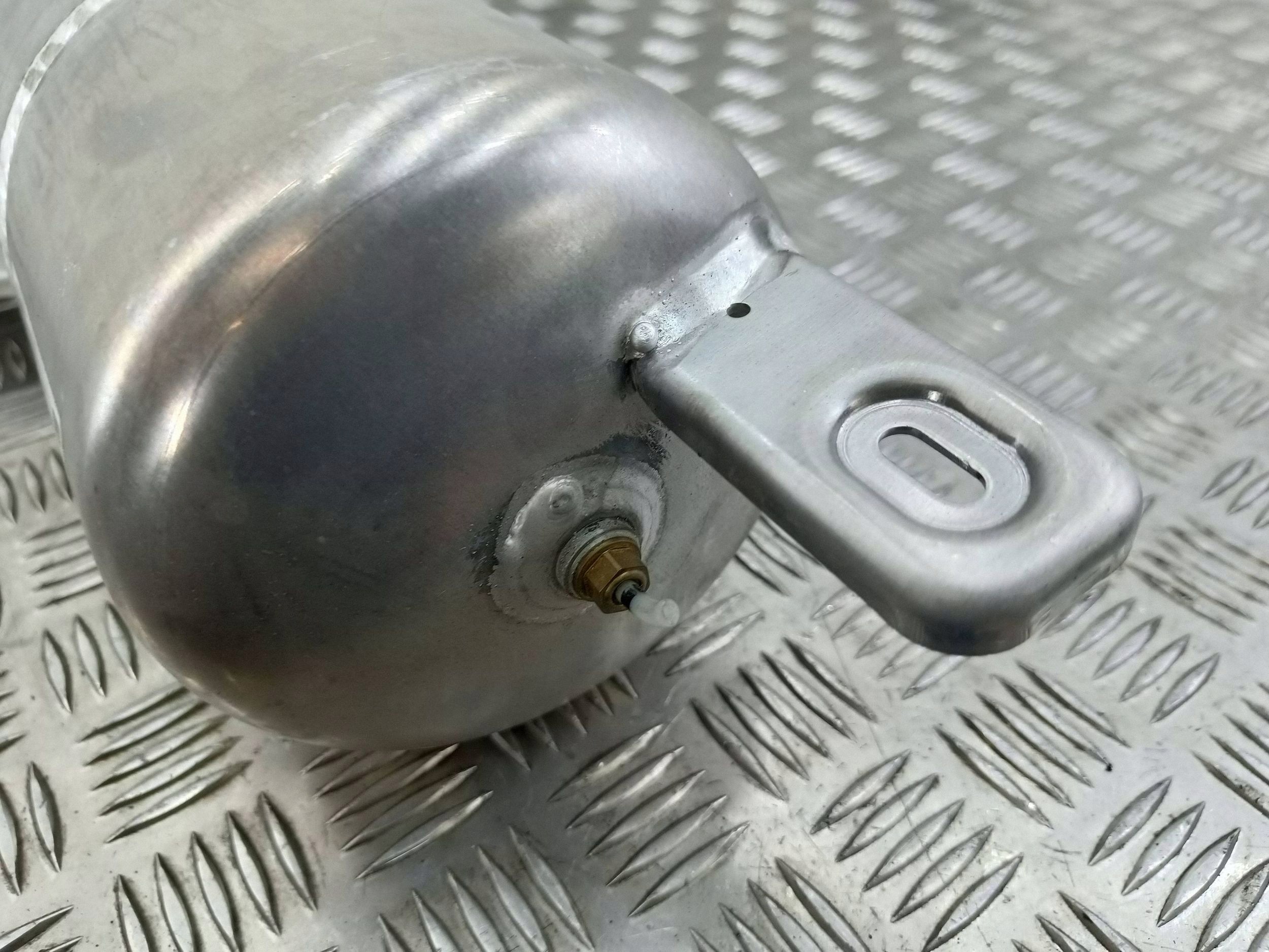 Ilmasäiliö OEM A2123200015 Mercedes-Benz E W212:lle image 3
