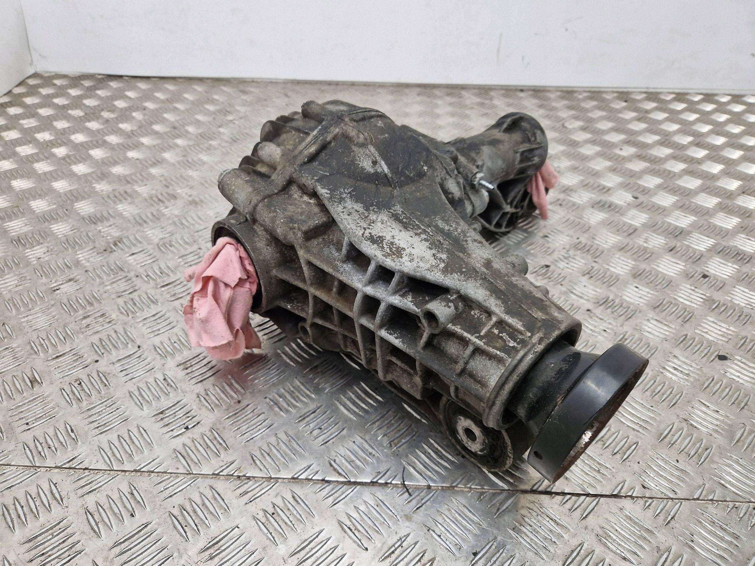 Etupuolen vähentäjä OEM 4460310034 Mercedes-Benz M-Classille