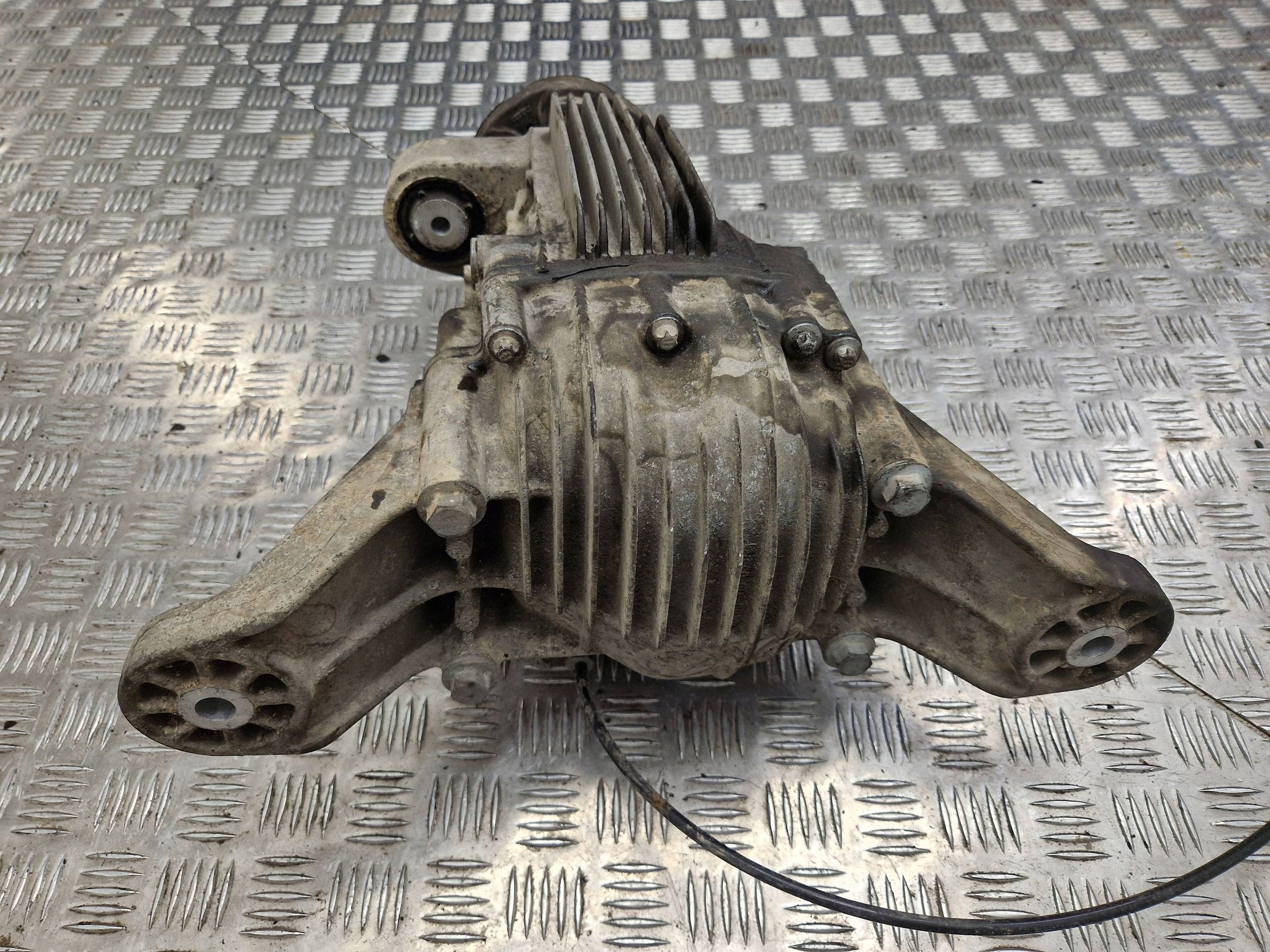 Différentiel arrière OEM 4460310032 pour Mercedes ML W164 image 9