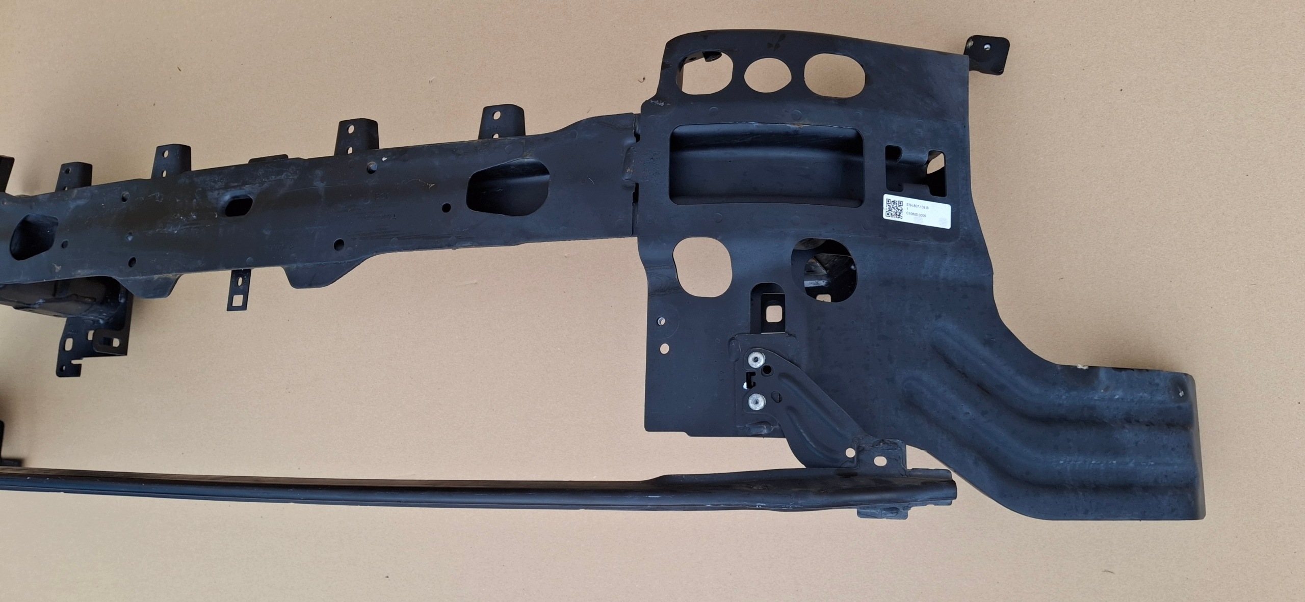 Front Reinforcement Beam OEM 571807109A Used image 3