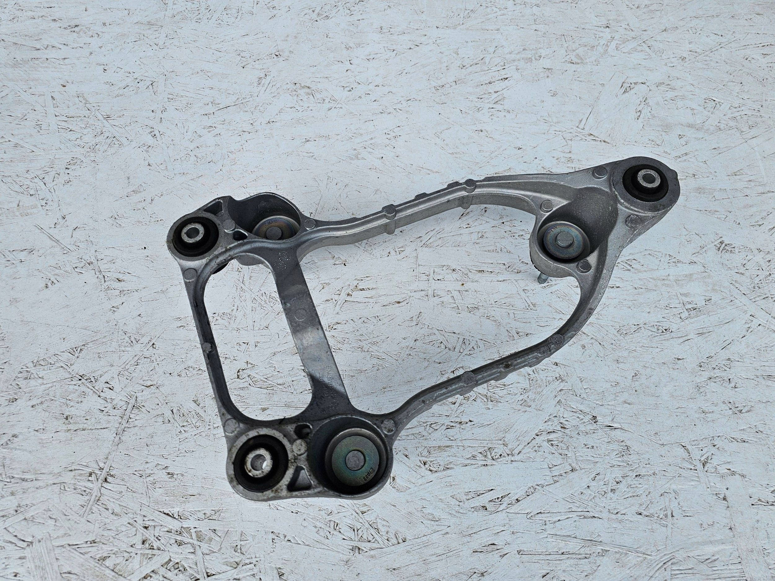Support compresseur clim OEM 97703-GI000 pour Hyundai Ioniq 5 image 3