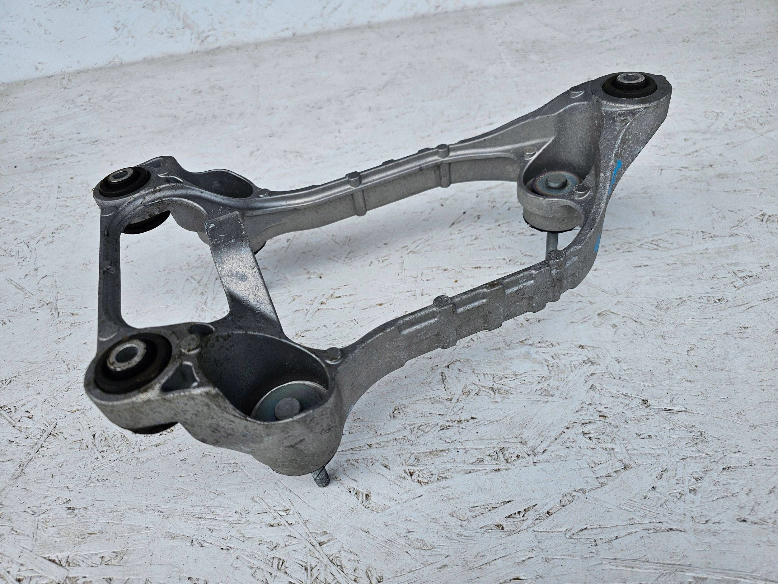 Support compresseur clim OEM 97703-GI000 pour Hyundai Ioniq 5 image 4