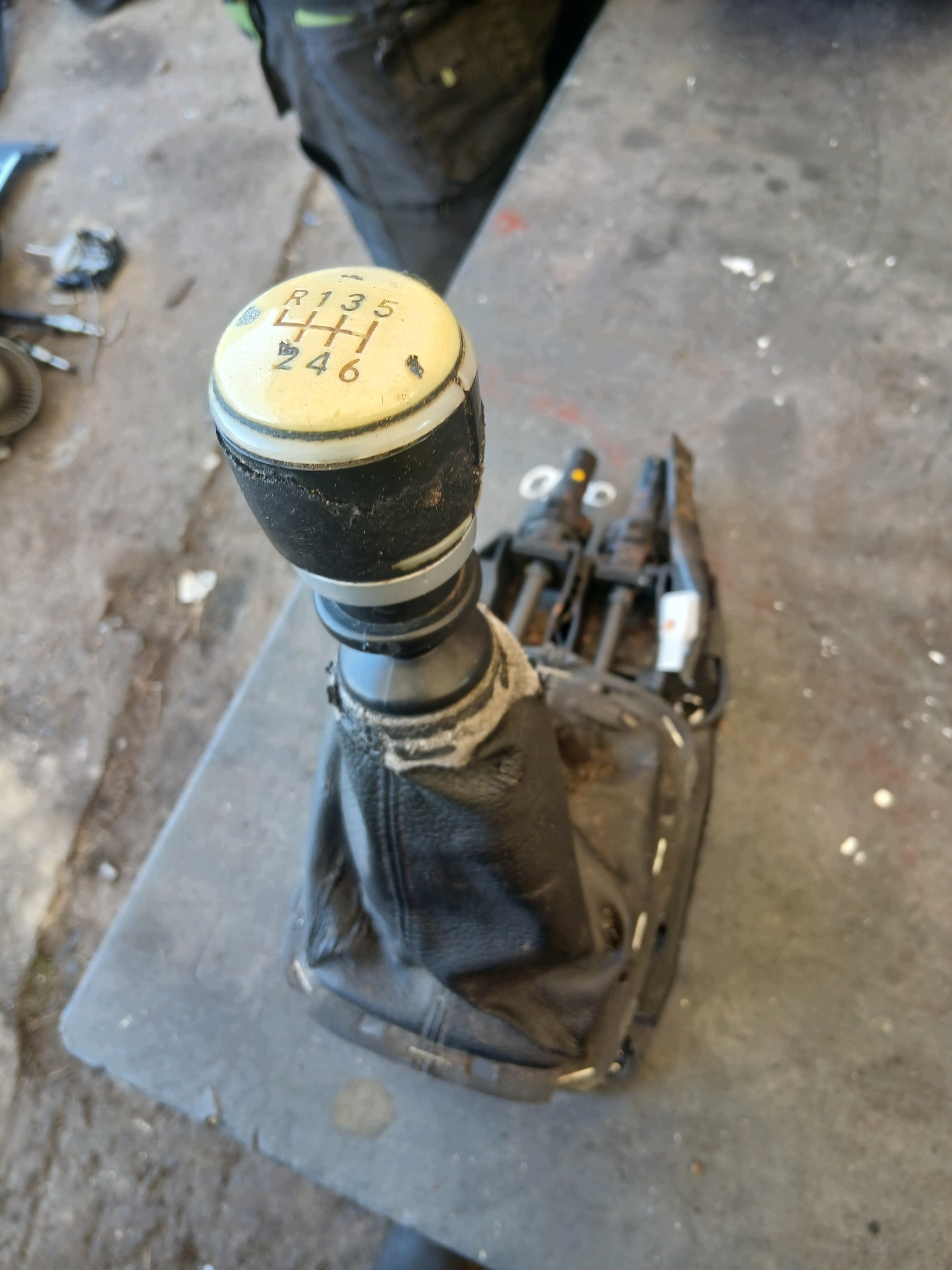 Schalthebel OEM 335300509 für Toyota Avensis T250 image 2