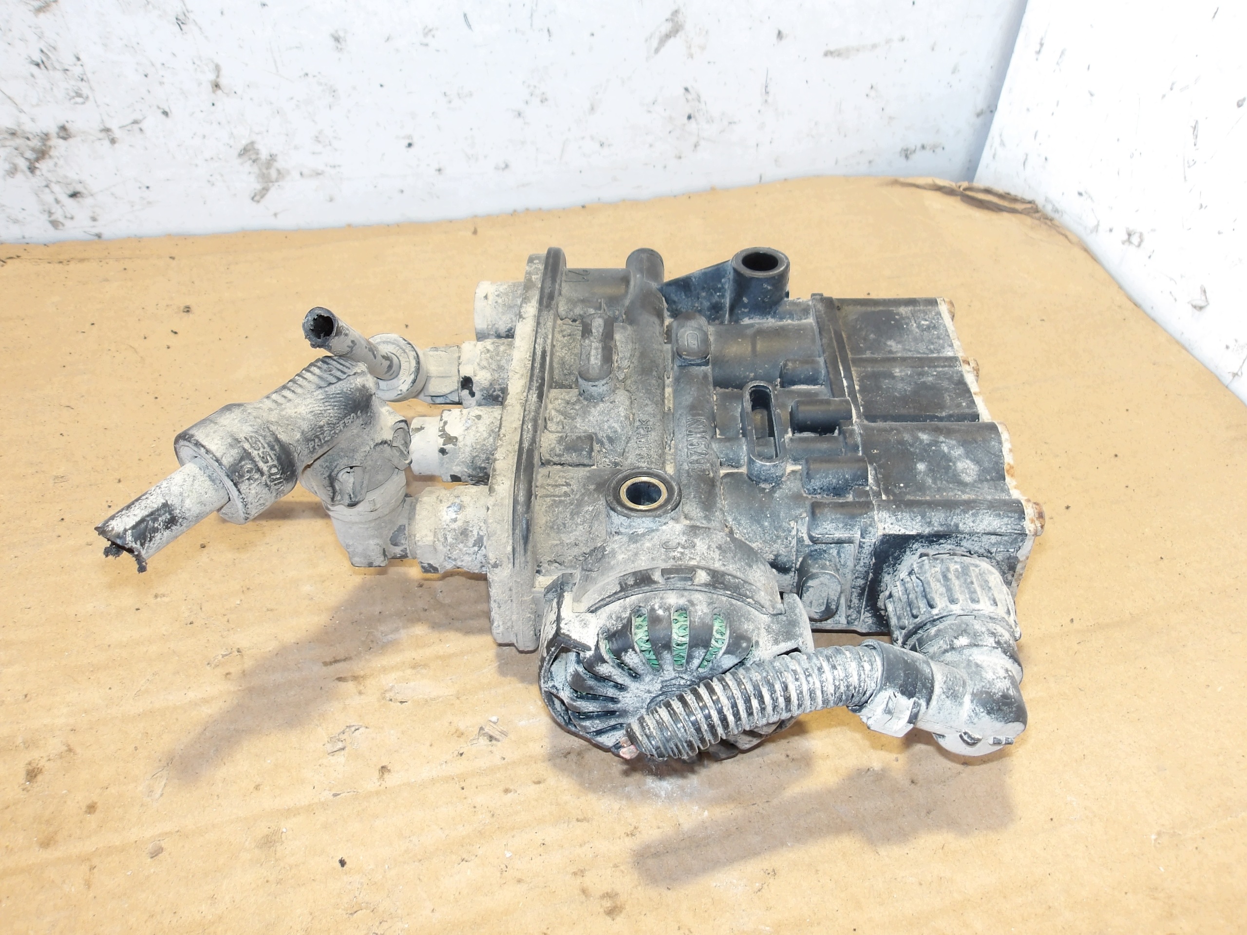 ECAS-Ventil K019820 für Volvo RVI Luftfederung image 3