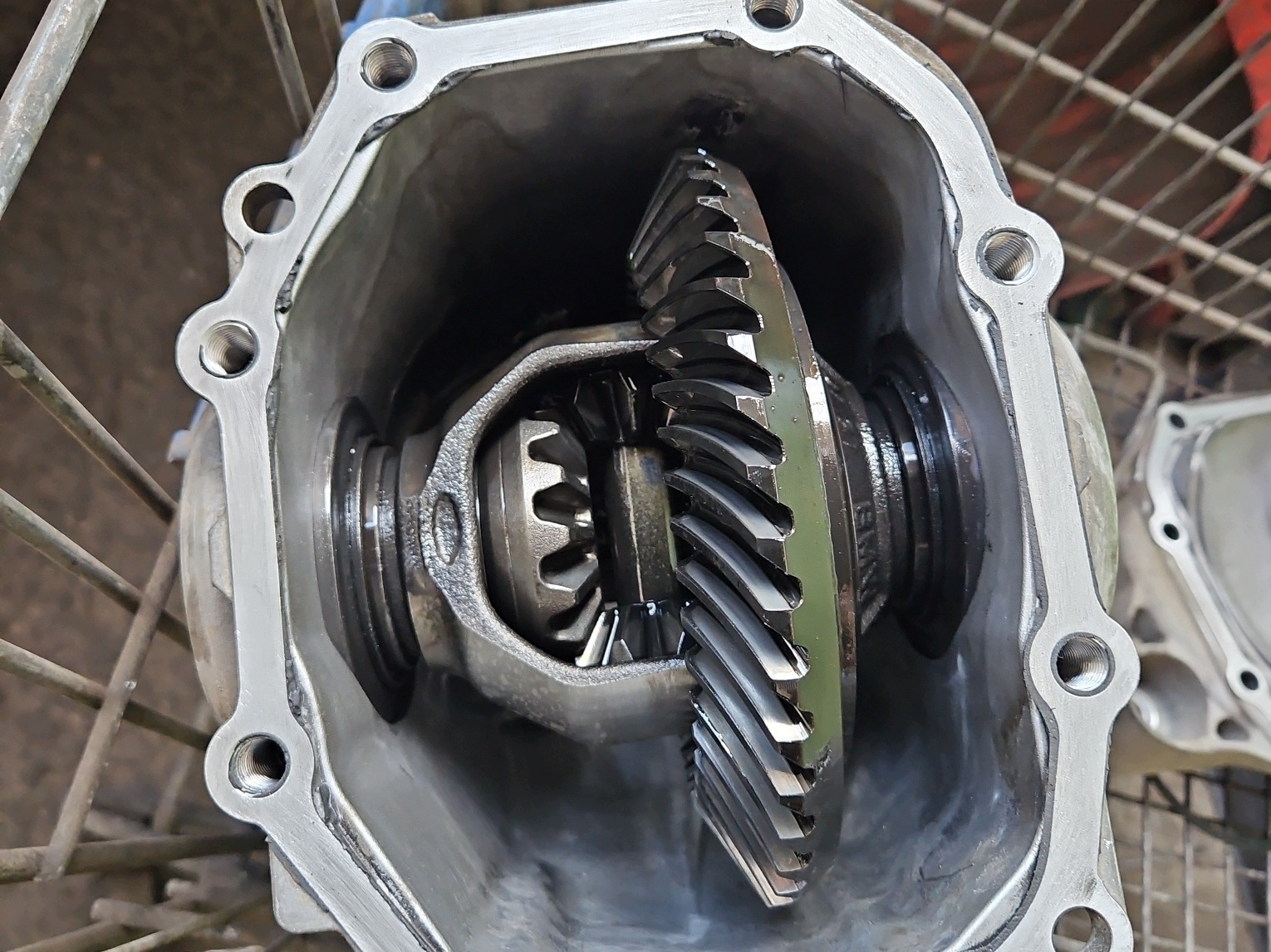 BMW Taka-akselin tasauspyörästö OEM 8647923 - Käytetty