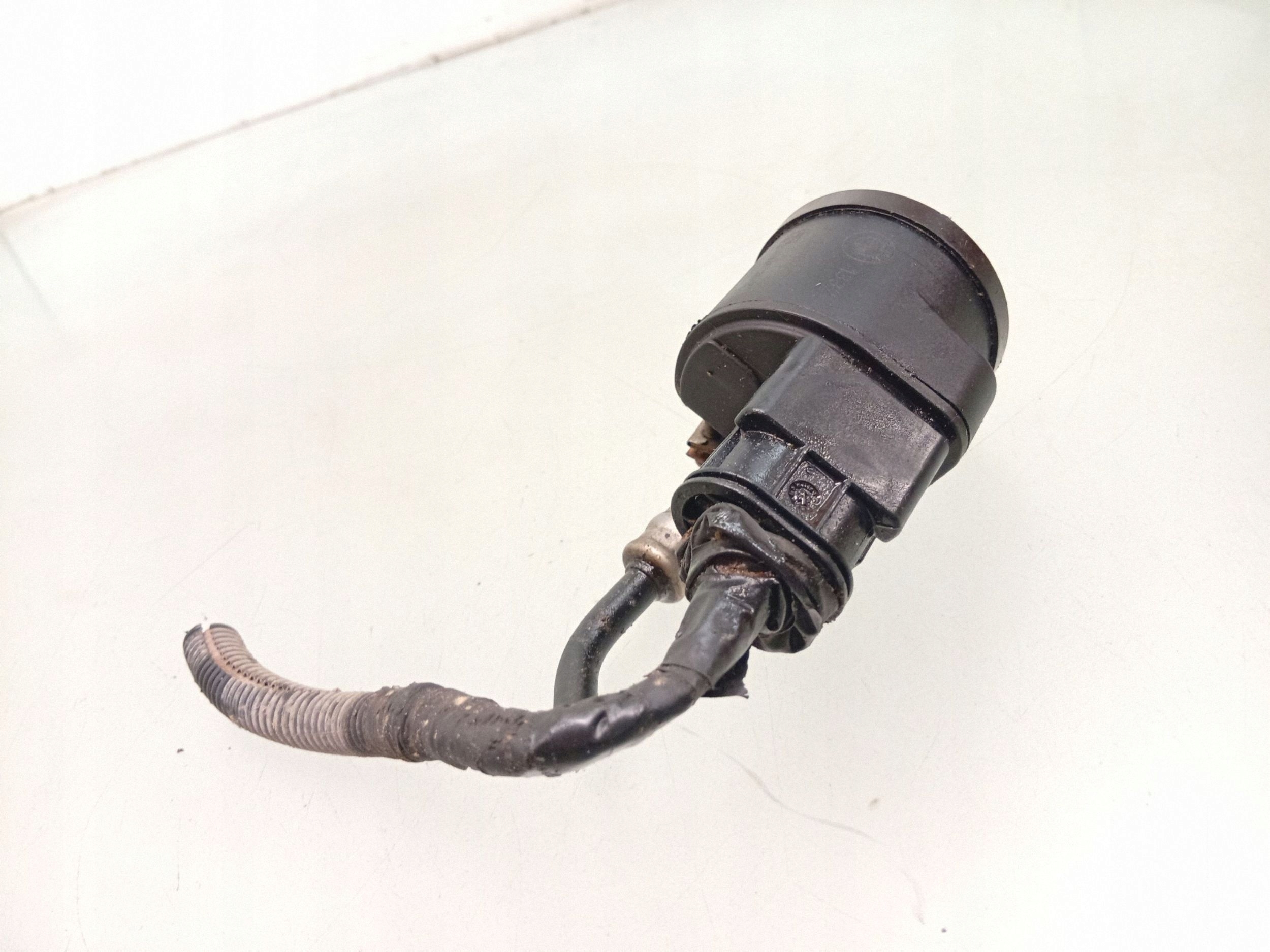 BMW OEM 7788702 Polttoainesuodattimen Lämmitin 4 Pin