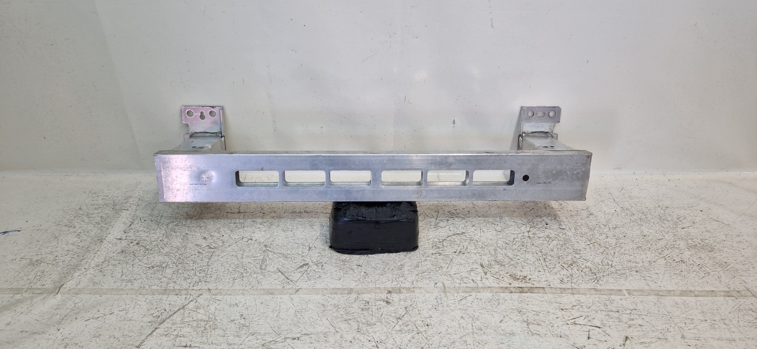 Viga do para-choques dianteiro Land Rover Range Rover Sport OEM M8E210005A image 2
