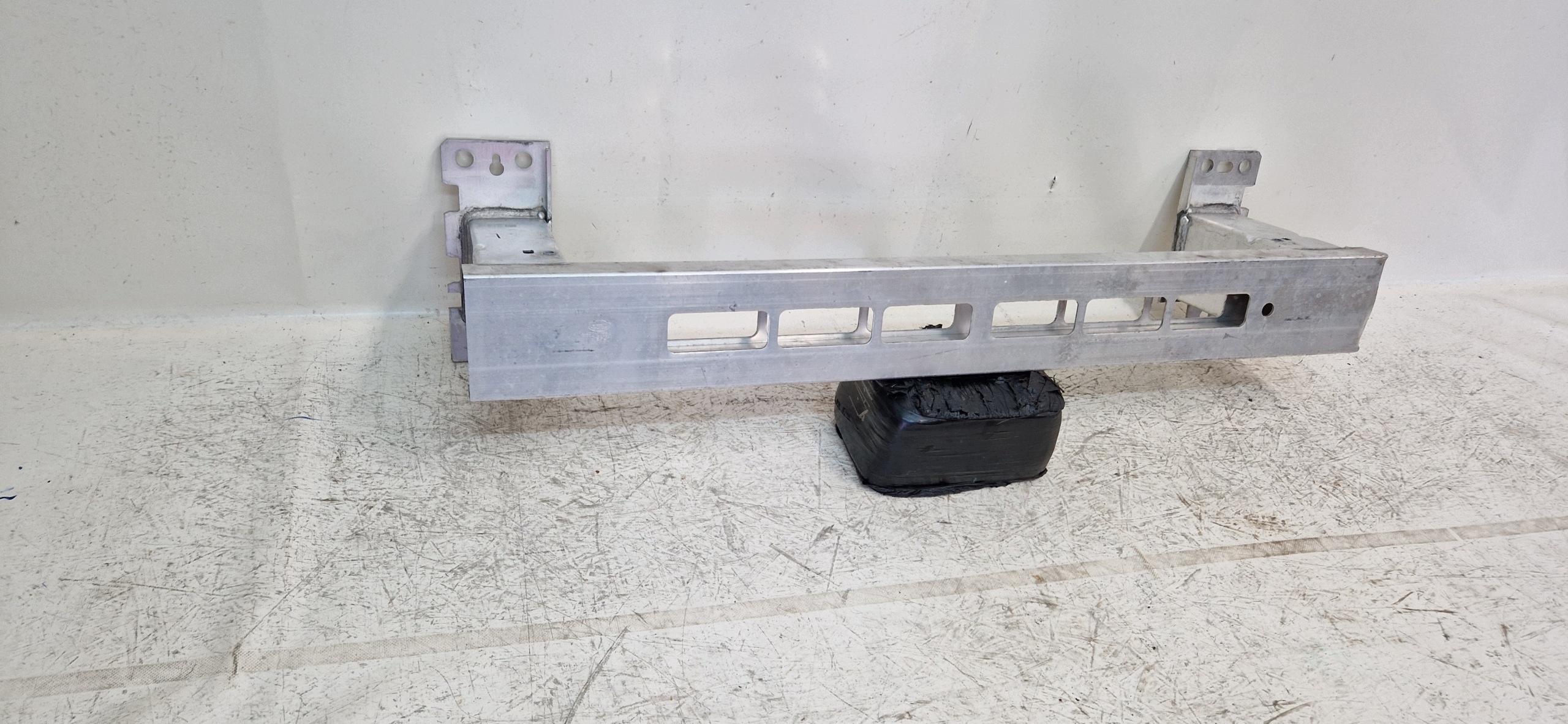 Land Rover Range Rover Sport etupuskurin palkki OEM M8E210005A