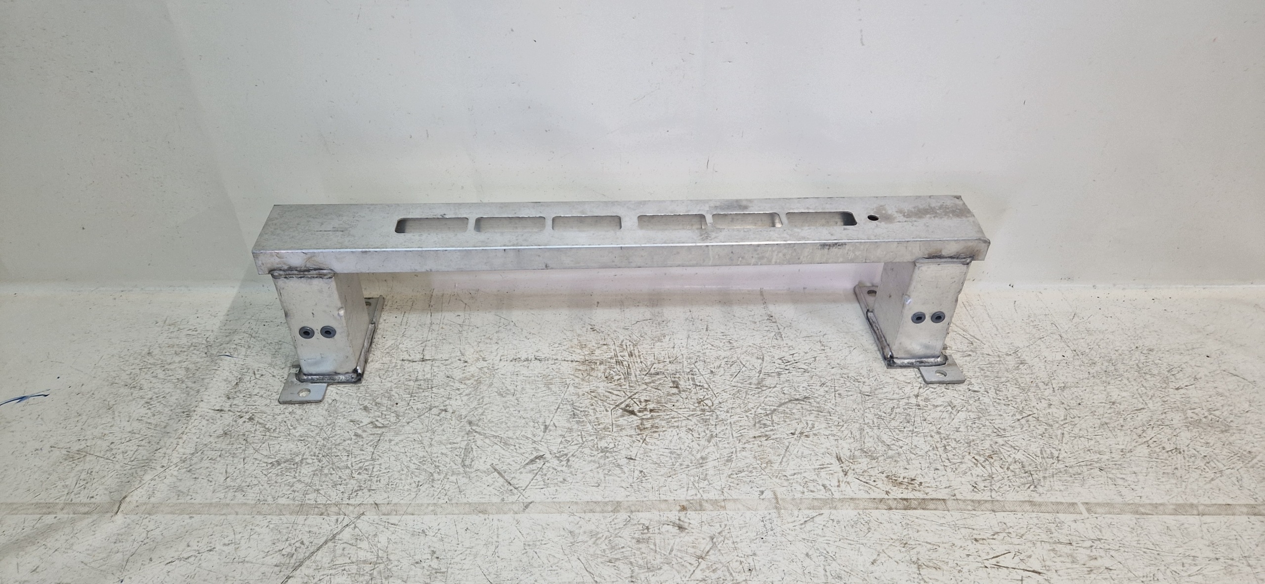 Viga do para-choques dianteiro Land Rover Range Rover Sport OEM M8E210005A image 4