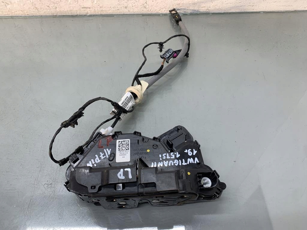 Oven lukko vasen etu 7-pin VW Tiguan II 5NB837015C