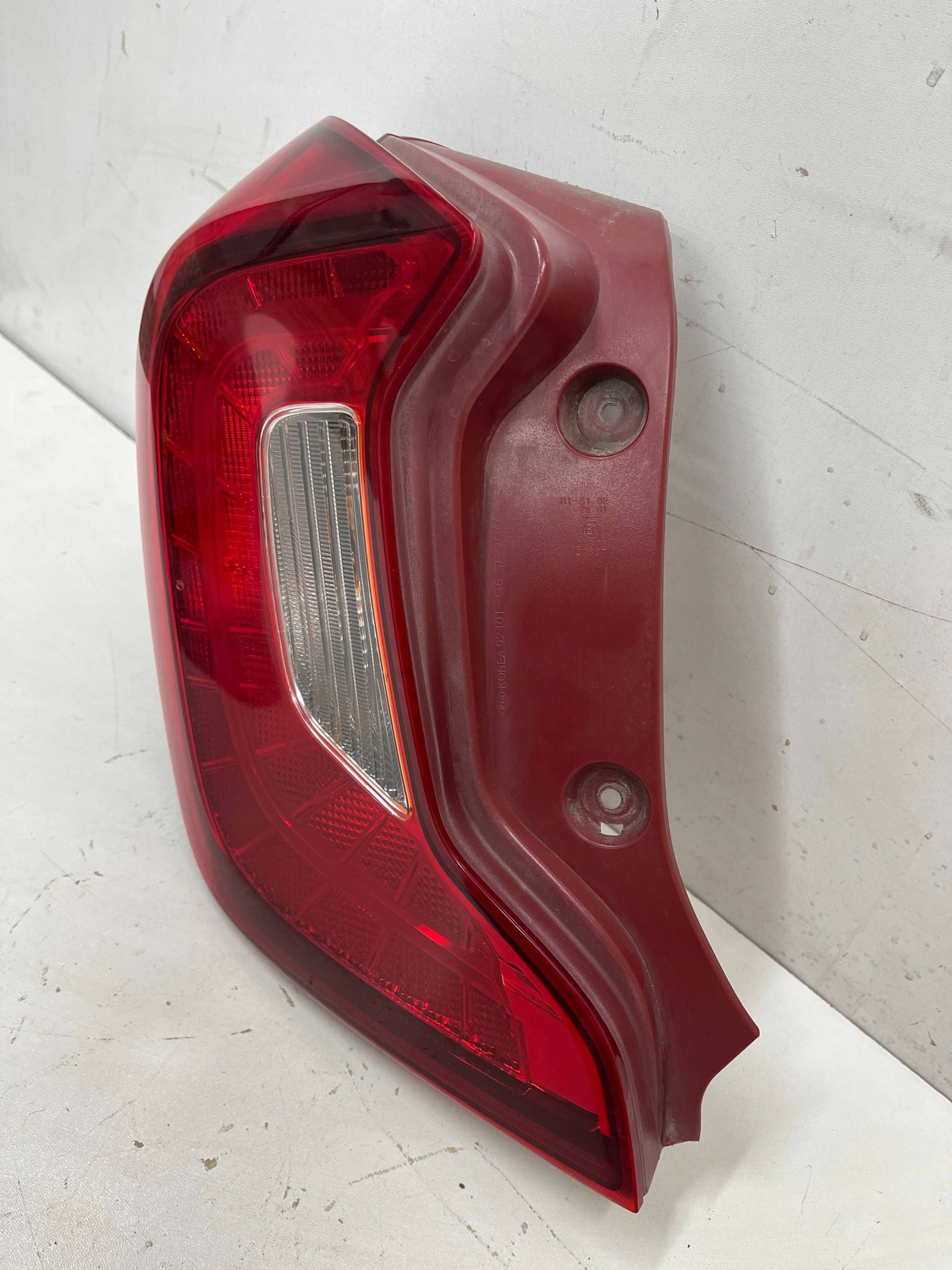 Luz trasera izquierda Kia Picanto III 92401-G6 image 4