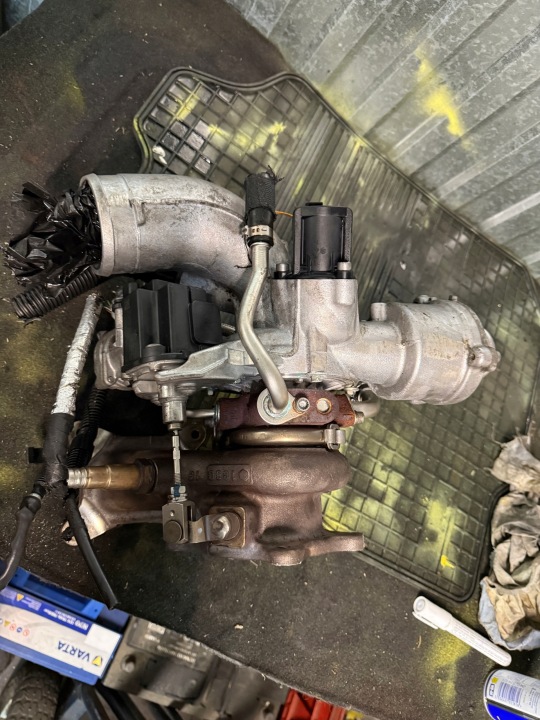 AUDI 1.8 TFSI TURBO AHTOS 06L145701H 06L145725R Saksalainen osa, ajettu 117tkm
