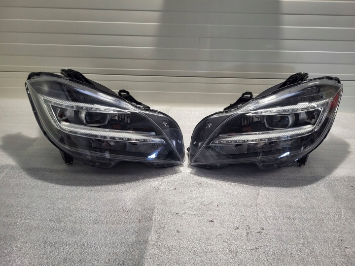 Mercedes-Benz CLS W218 PERFORMANCE PAR DE FARÓIS DIANTEIROS A2188203459