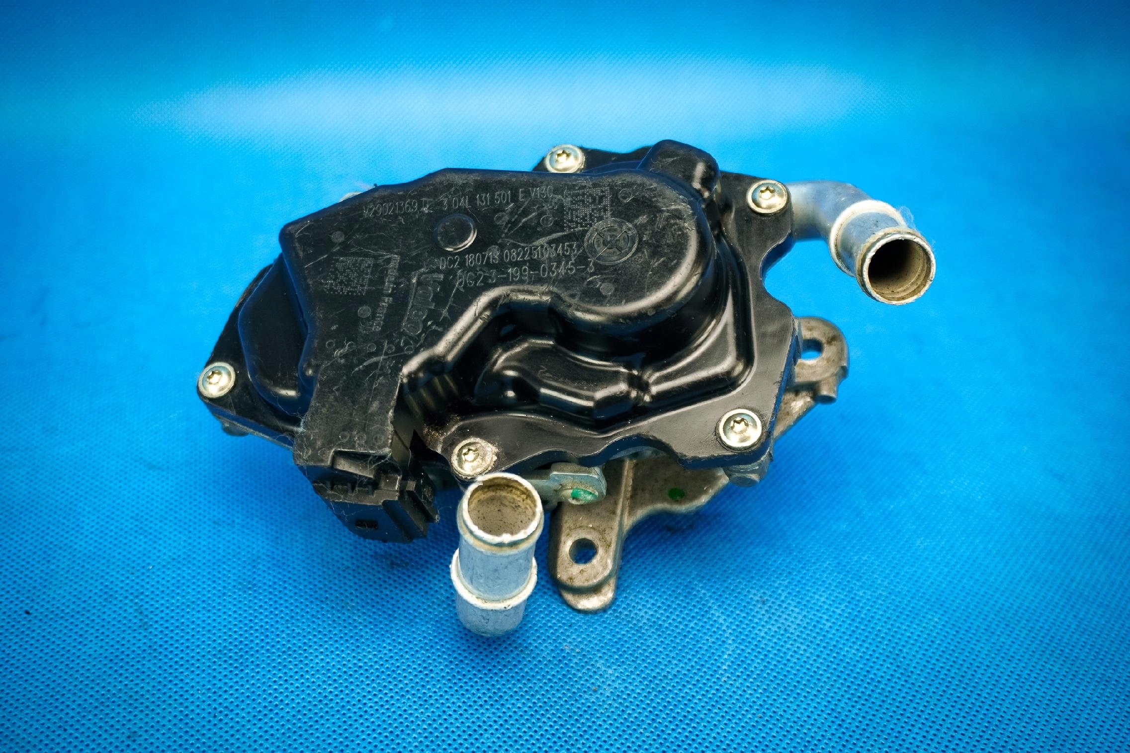 Válvula EGR Audi VW Seat Skoda 04L131501E image 2