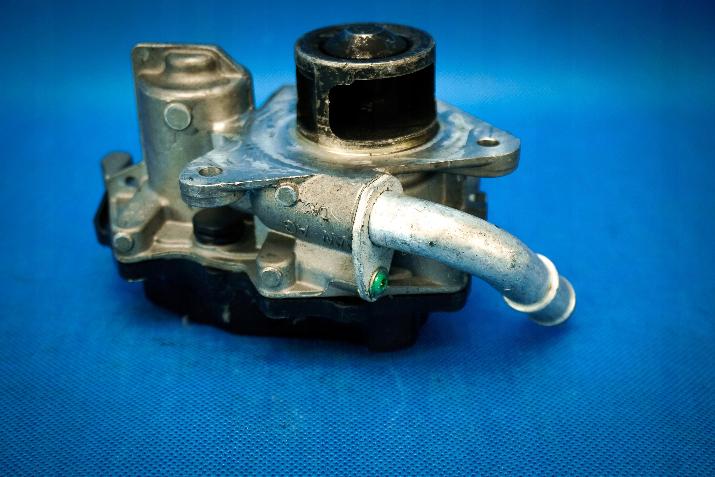 Válvula EGR Audi VW Seat Skoda 04L131501E image 3