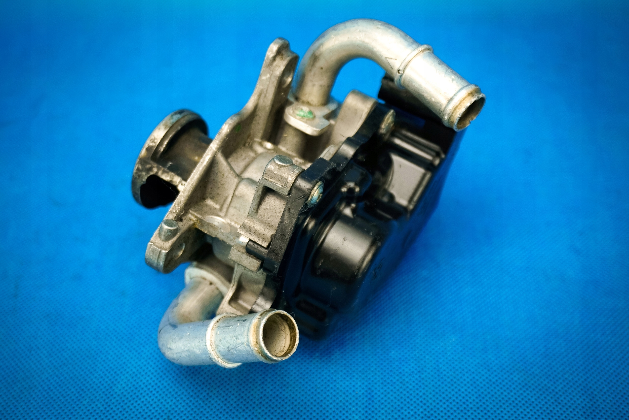 Válvula EGR Audi VW Seat Skoda 04L131501E image 5