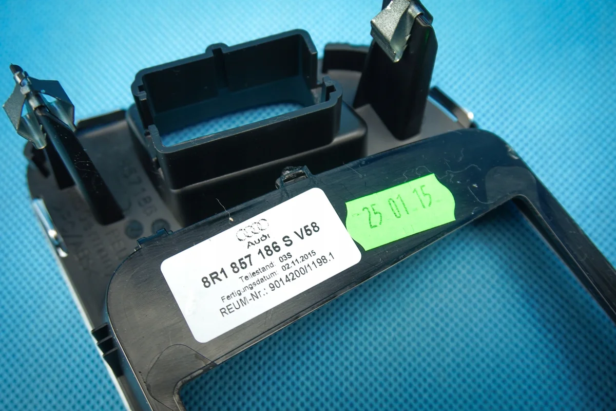 Audi Q5 8R Display Rahmen High MMI 8R1857186S image 7