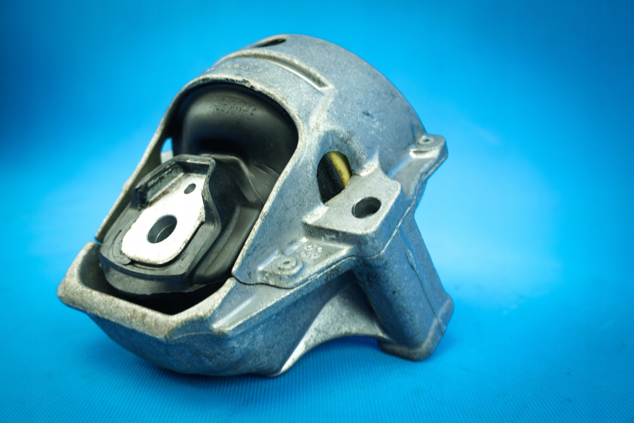 Support moteur Audi A4 8K A5 8R0199381AN image 4