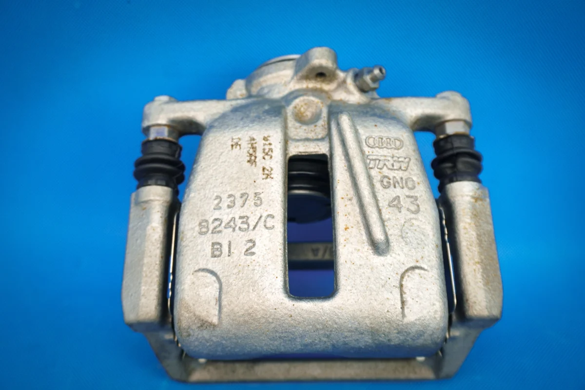 Takajarru, vasen Audi A8 4H 4H0615405AF