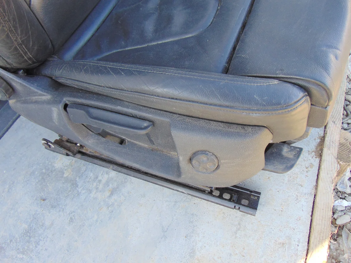 Audi A4 B8 istuimet, nahka, lämmitetyt image 4