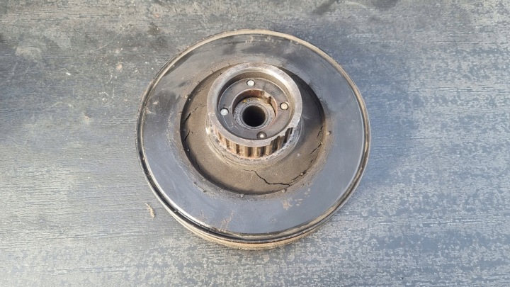VW 2.5 TDI 074105251R - hihnapyörä (1)