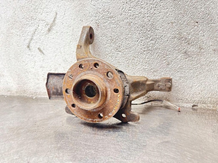 Fusée avant droite OPEL ASTRA H ESTATE (L35) 13199460 1.6L essence