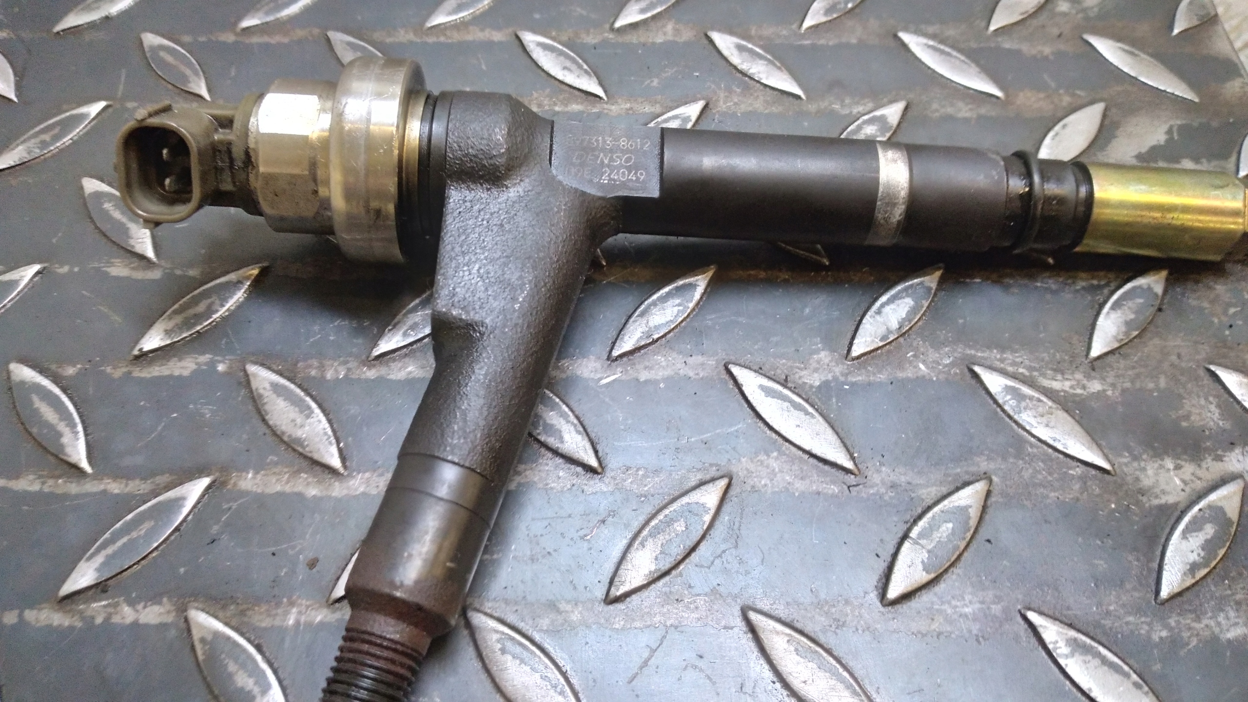 Inyector Opel Astra H 897813-8612 Usado image 4
