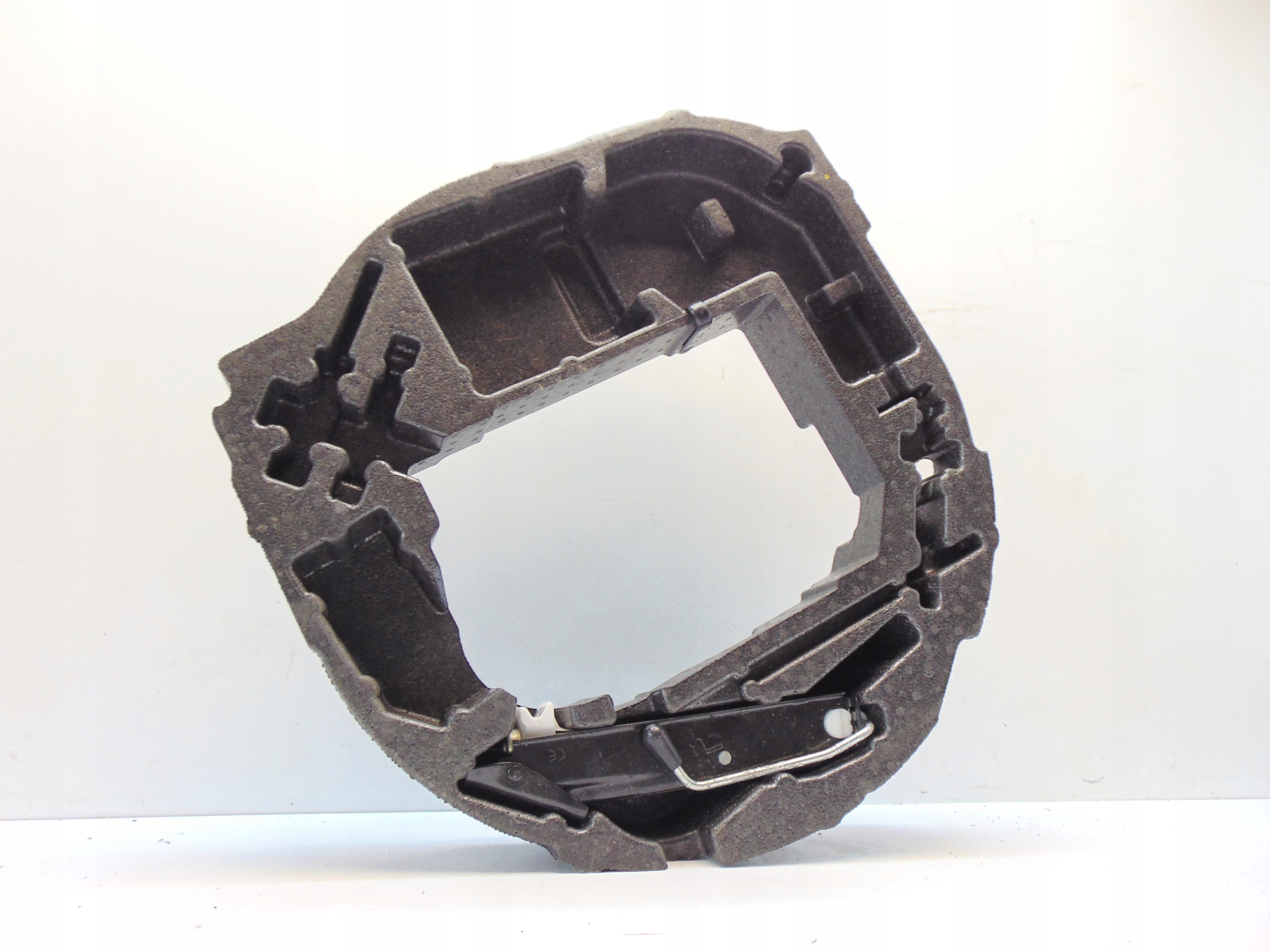 TYRIOPIAN CONTRIBUTION OF AUDI LEADER A1 8X 8X0012109 6R0011031H